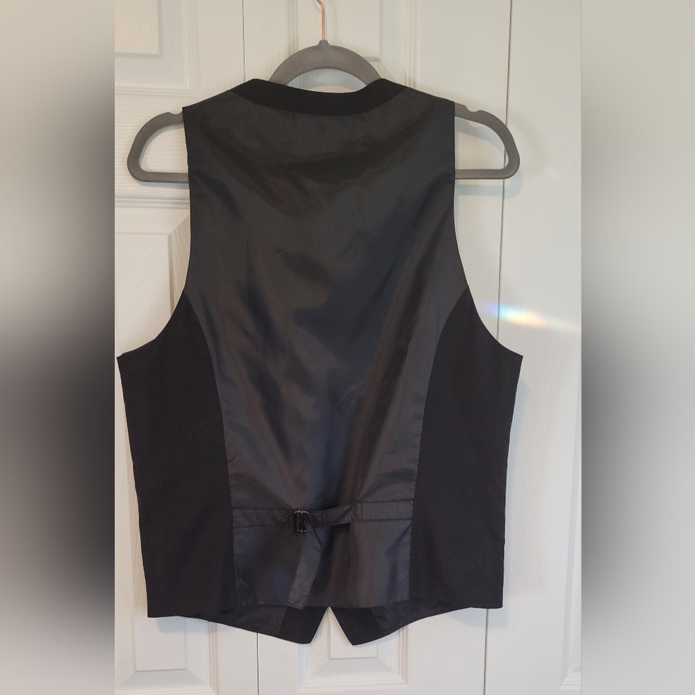 Men's H&M Black Vest Size 40R 20" P2P 26" Length - Picture 2 of 11